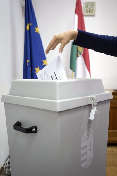 Унгарците използват пощата за предсрочно гласуване