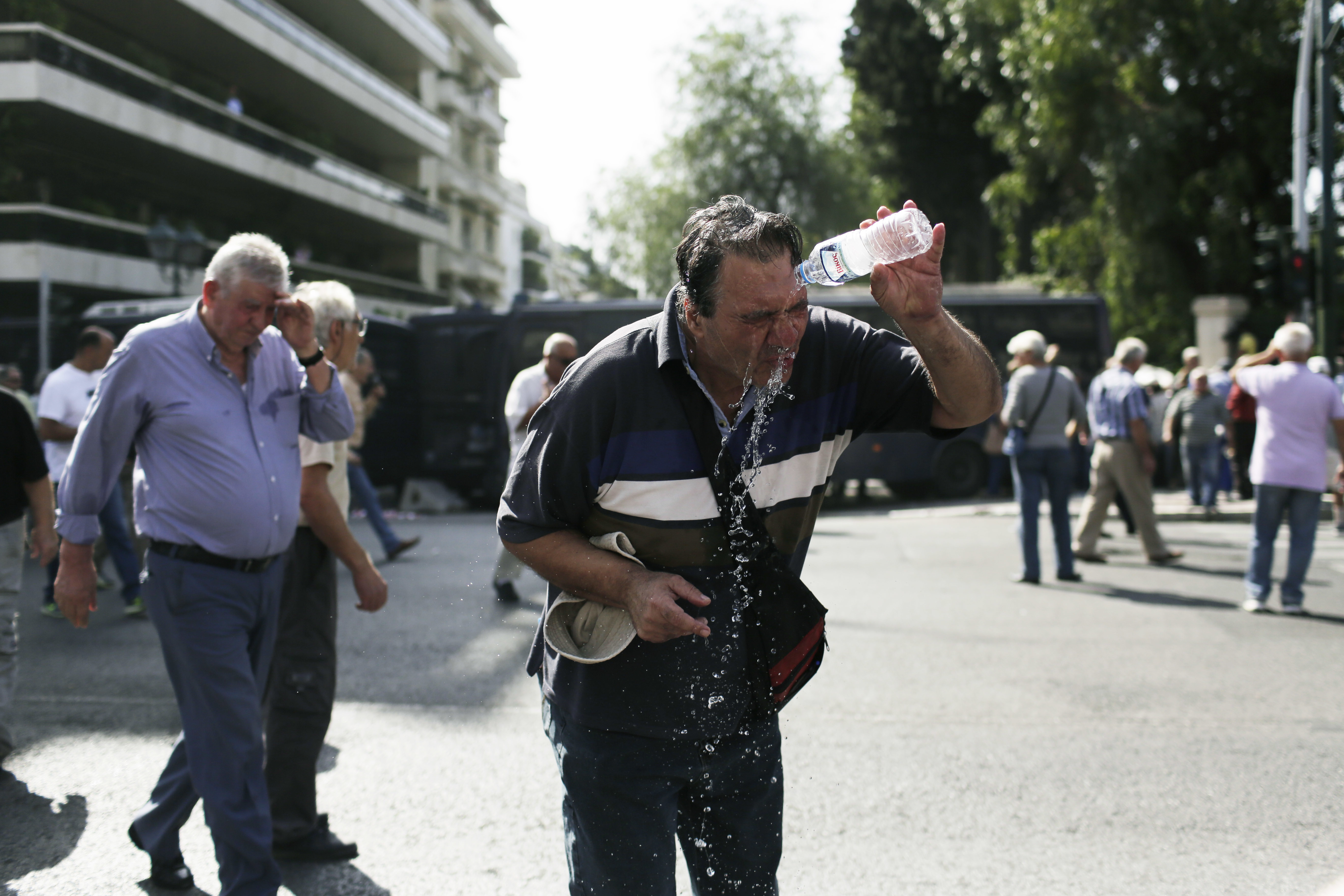 Полицията в Атина използва сълзотворен газ срещу пенсионери