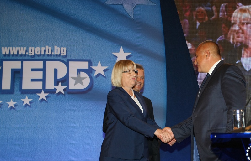 Лидерът на ГЕРБ Бойко Борисов поздравява кандидат-президентската двойка - Цецка Цачева-Пламен Манушев