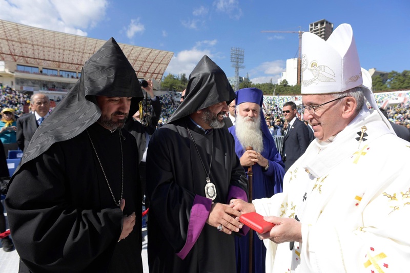 Грузия посрещнала папа Франциск като глава на малка държава