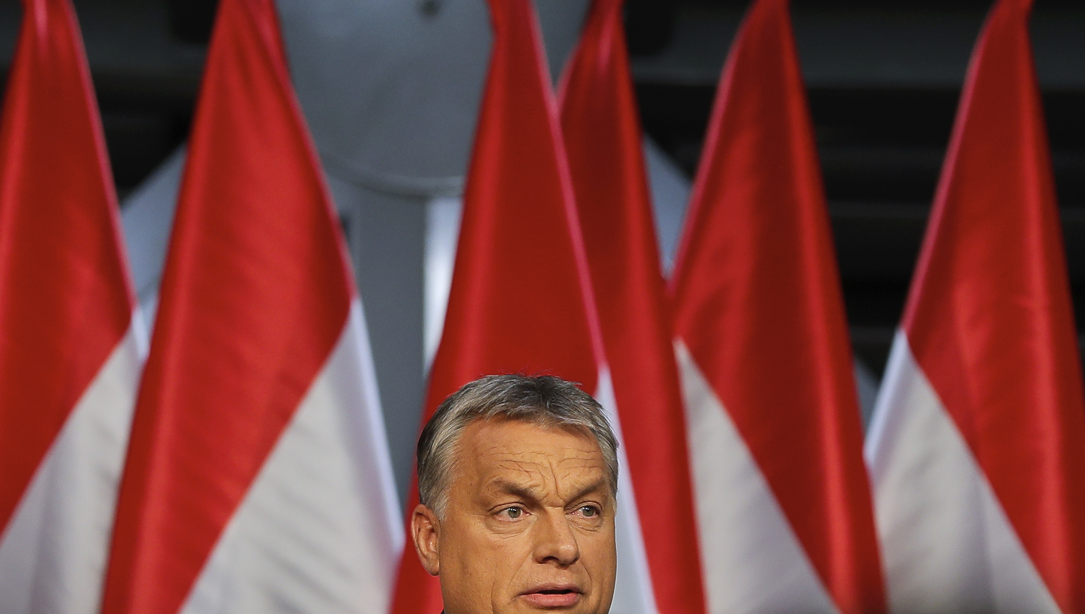 Невалиден, но негативен унгарски вот за мигрантските квоти