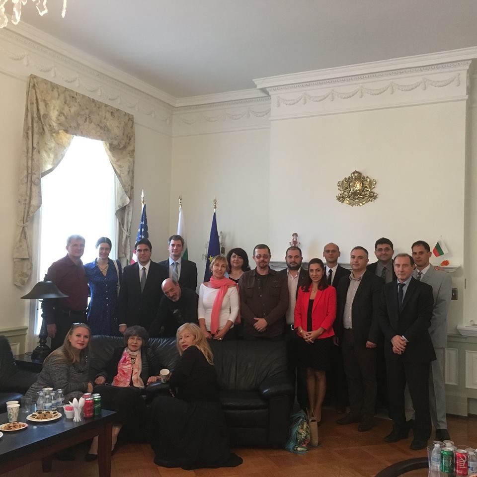 Стоянка Мутафова и екипът на ”Госпожа Стихийно бедствие” в българското посолство във Вашингтон