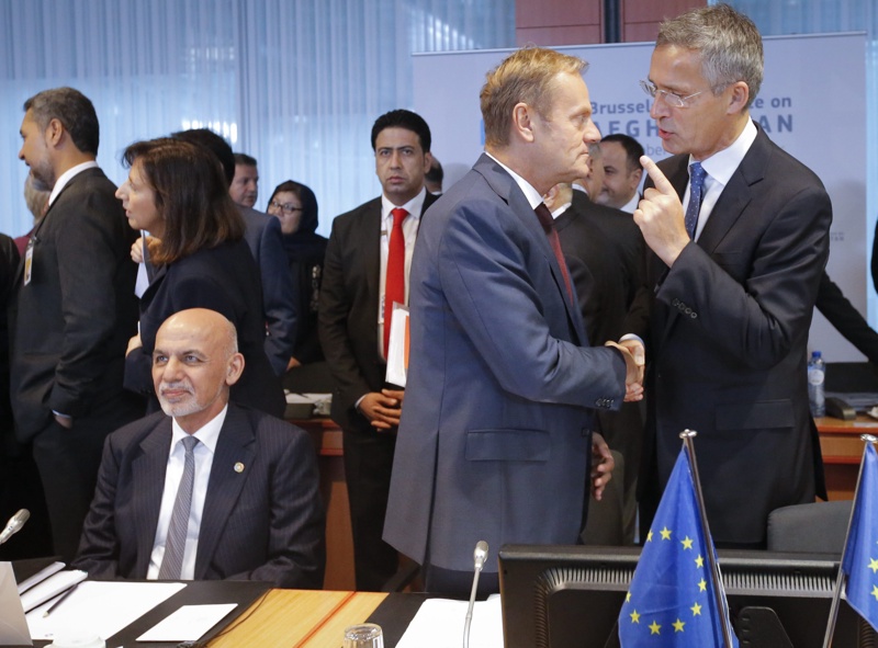 Момент от донорската конференция в Брюксел. Седналият вляво е президентът на Афганистан Ашраф Гани