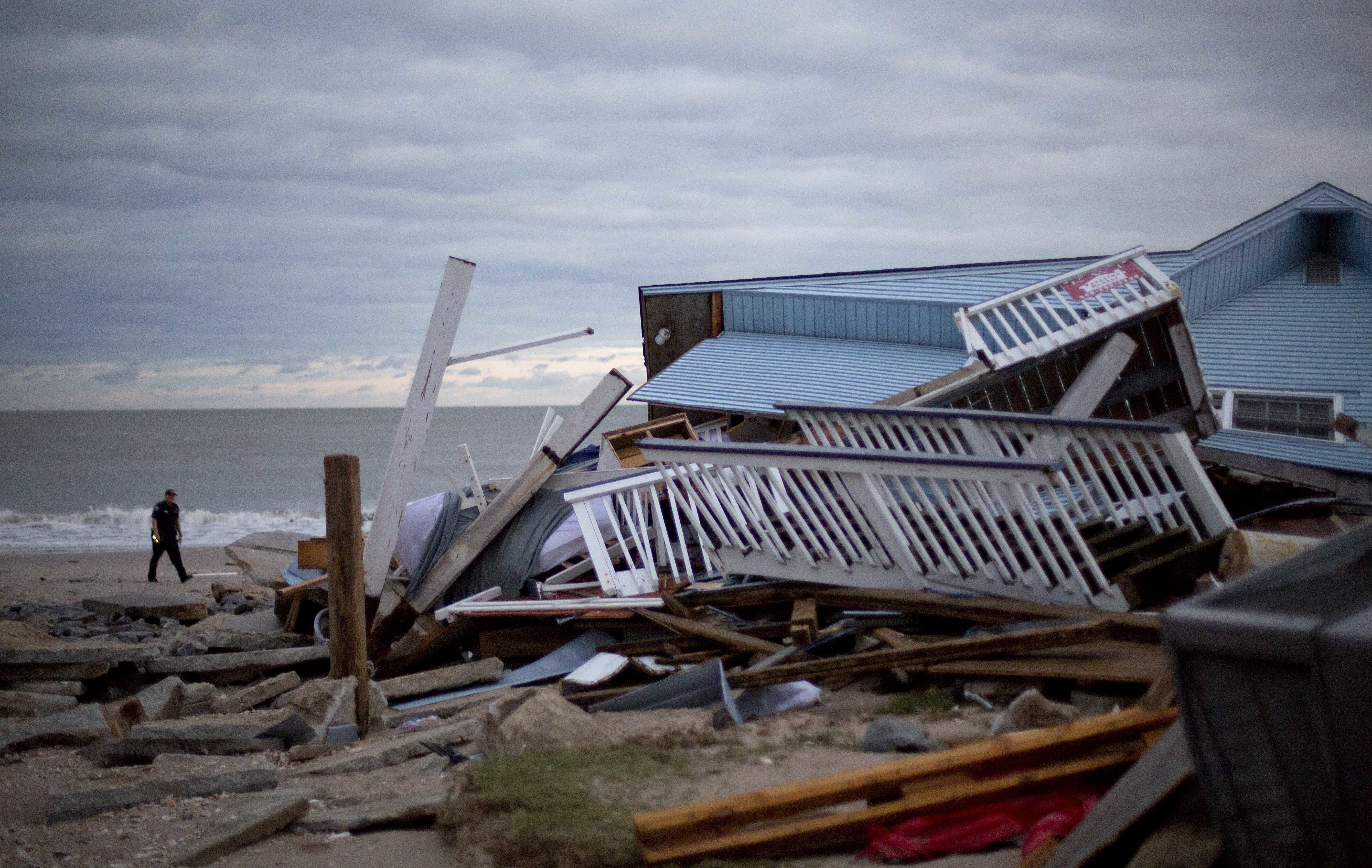 Ураганът Матю е отнел живота на най-малко 10 човека в САЩ