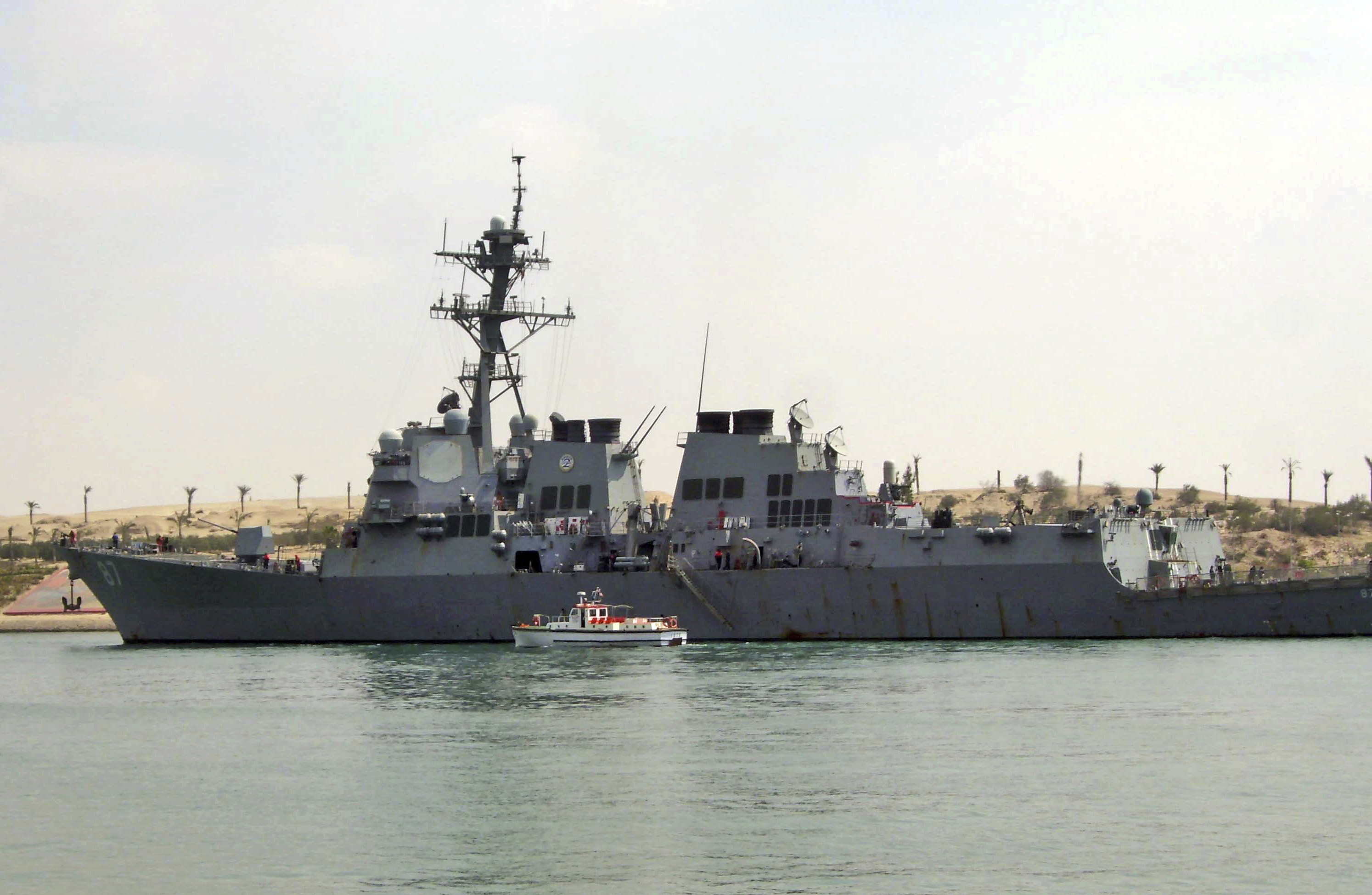 Американски военен кораб е подложен на ракетна атака