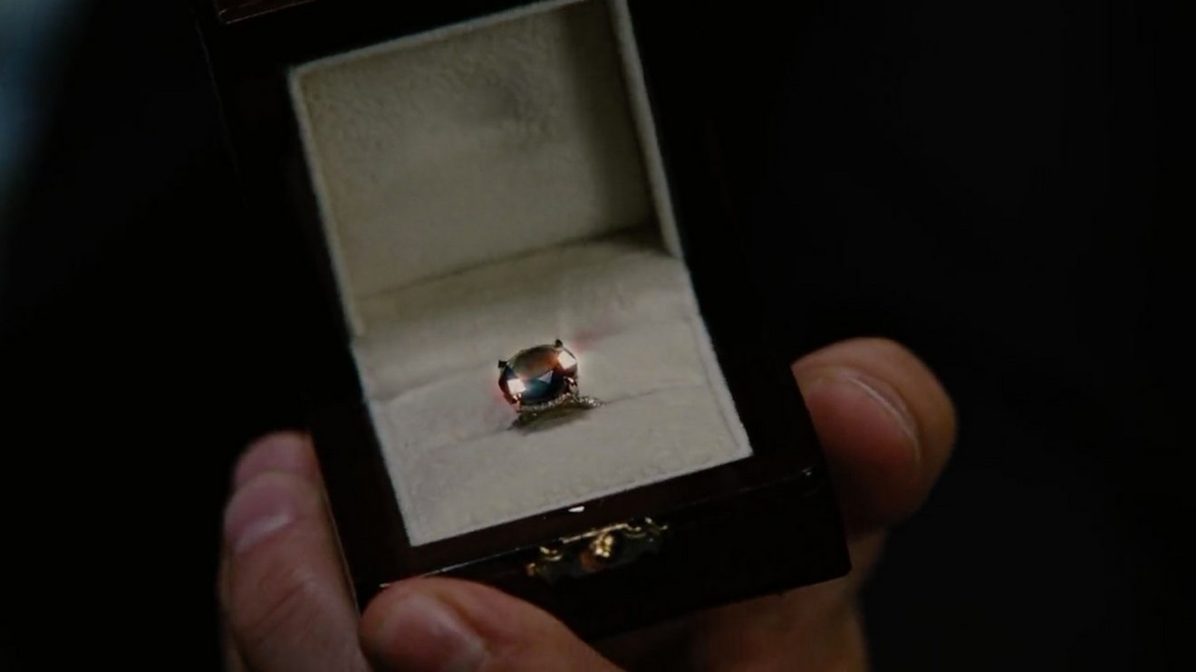 Годежният пръстен на Кари Брадшоу от Тузара - с черен диамант