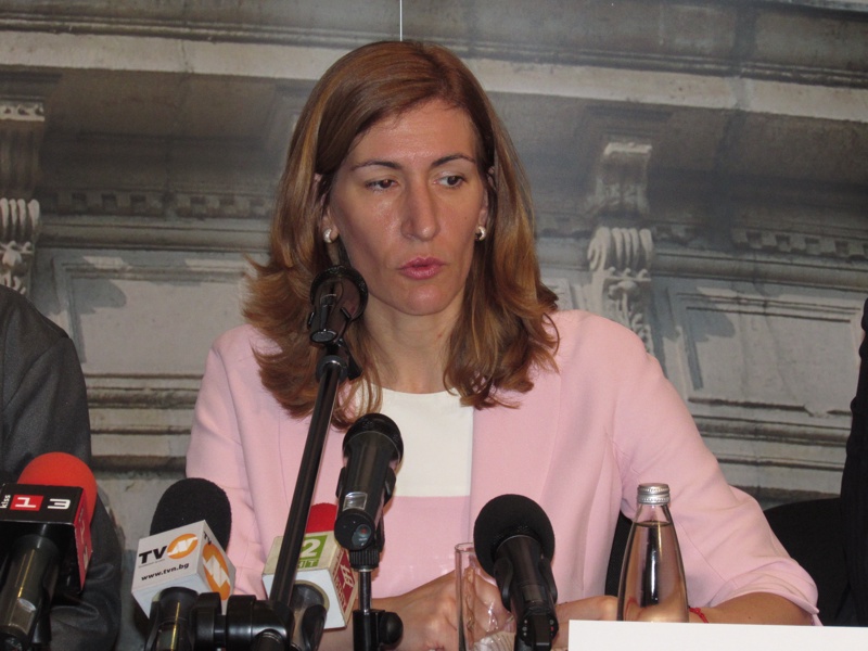 Министър Ангелкова смята, че строителството на нови ски писти ще бъде ”отпушено”
