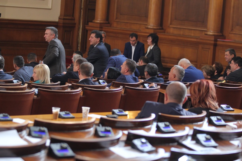 Депутатите ще заседават извънредно в сряда по искане на БСП
