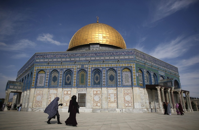Мюсюлманското Благородно светилище в Ерусалим, на място, съвпадащо и с израелски светини