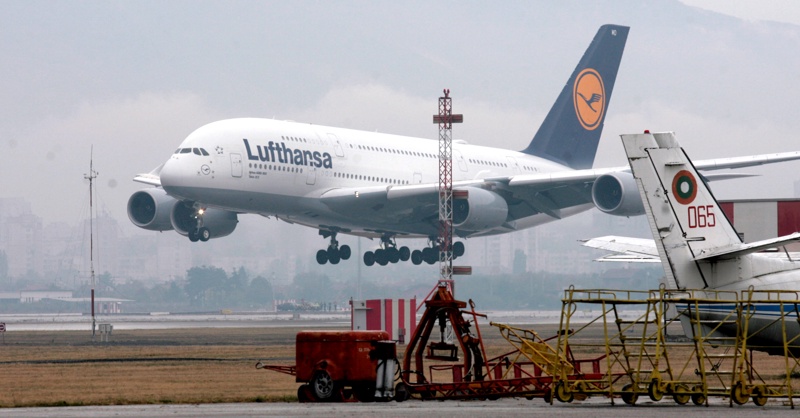 Еърбъс А380 на ”Луфтнханза” се приземява на летище София