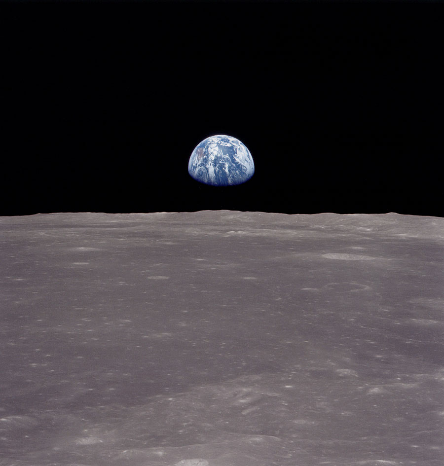 Земята, гледана от Луната