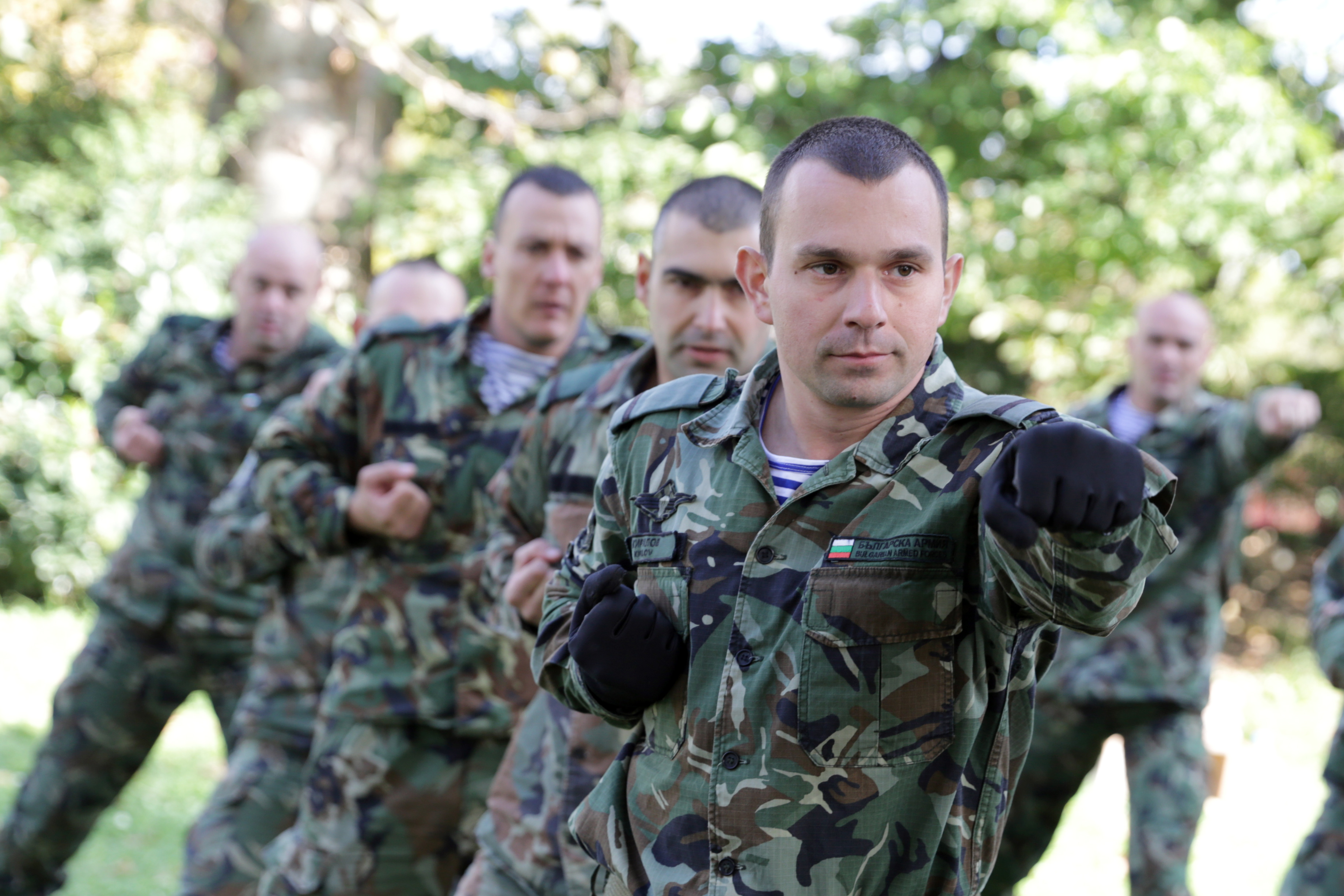 НАТО: България е увеличила разходите си за отбрана