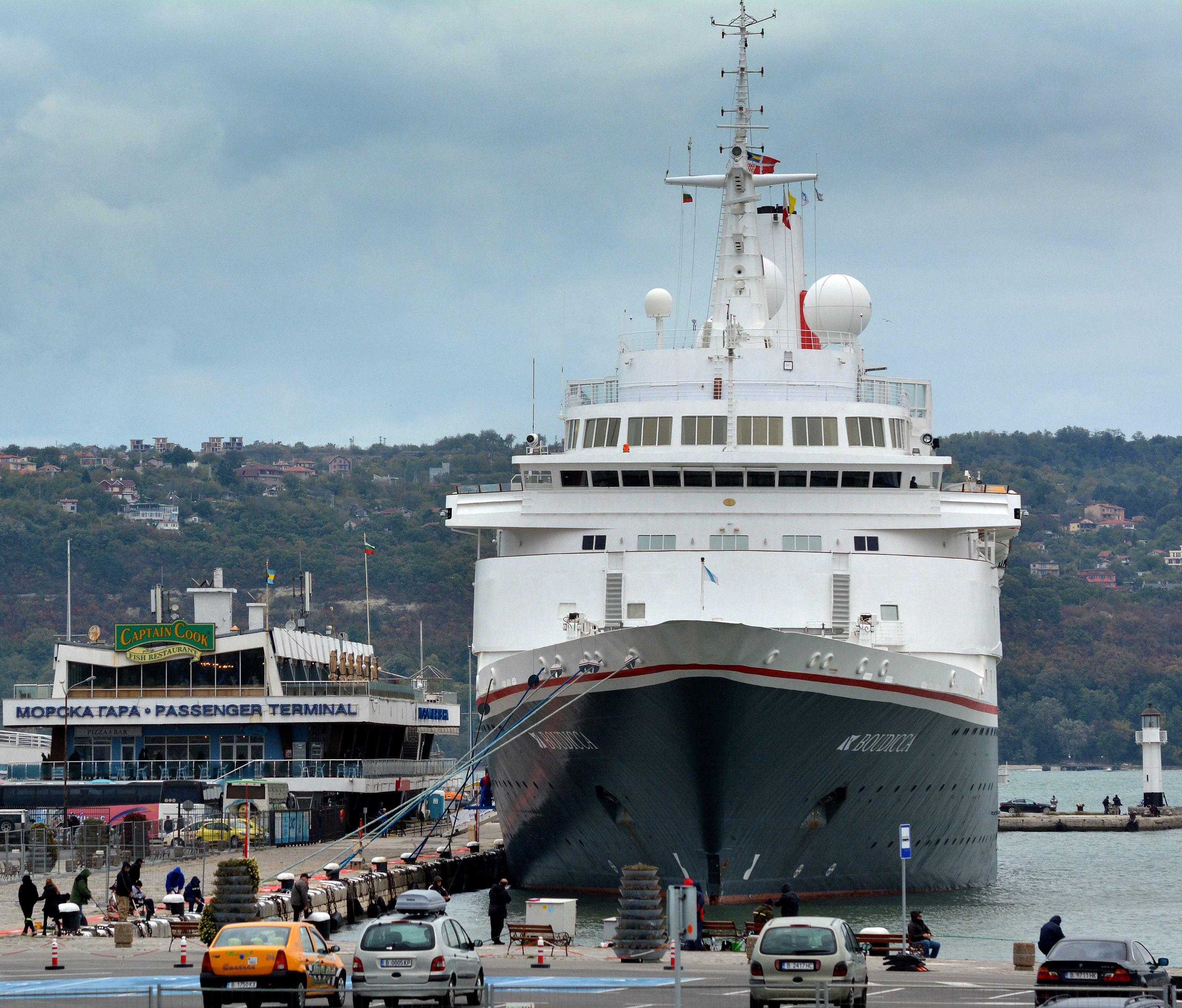 На морска гара Варна акостира последния пасажерски кораб за сезона