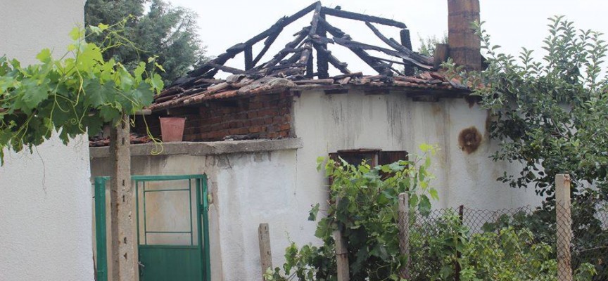 Изгорялата къща на семейство Джалеви в село Карабунар