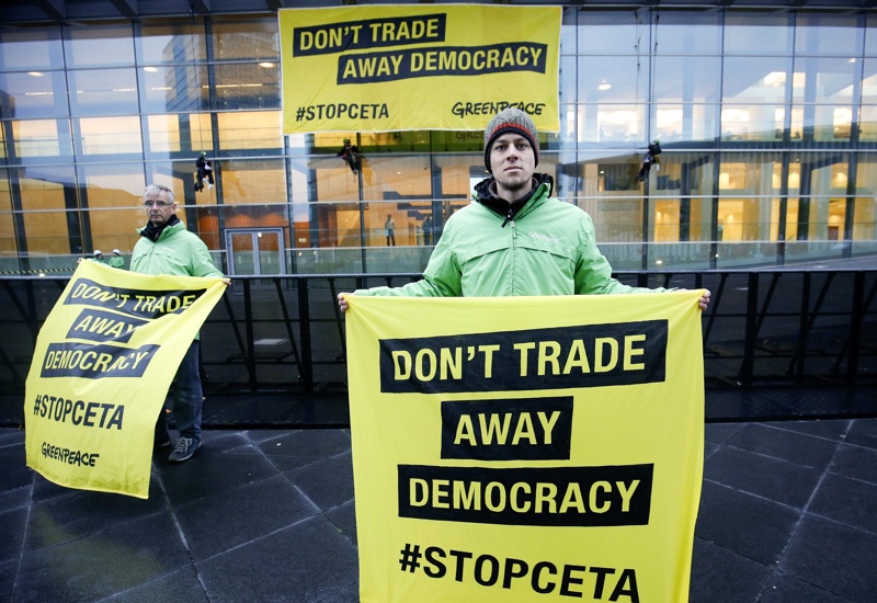 Протести срещу подписването на споразумението ЕС - Канада имаше в Испания, Франция, Полша
