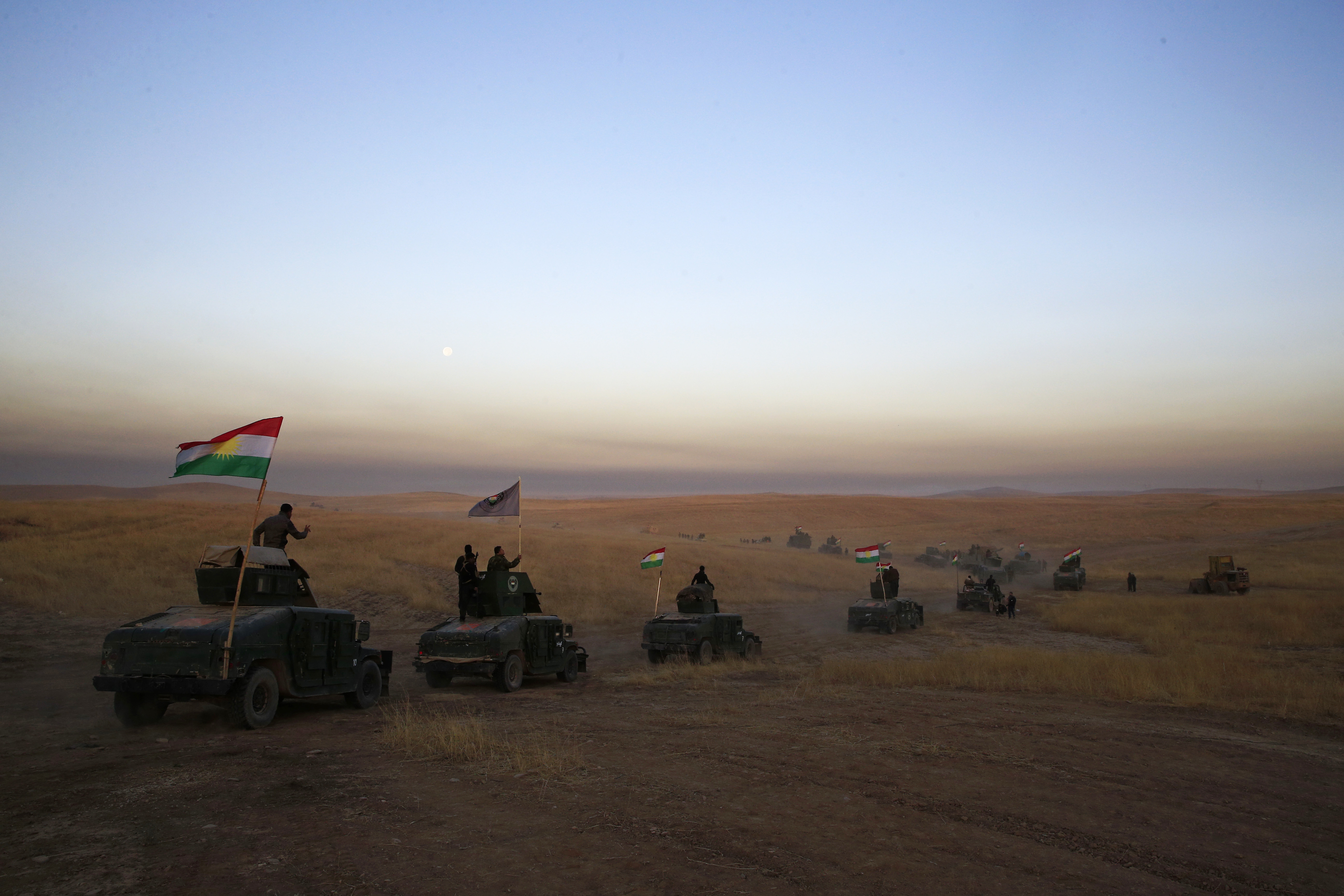 Колона на кюрдските сили пешмерга само на 30-ина км от Мосул
