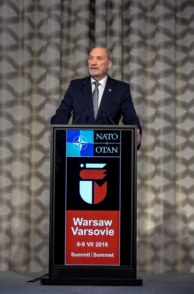 Антони Мачеревич заяви, че Полша разполага с много достоверна информация за продажбата на ”Мистрал”