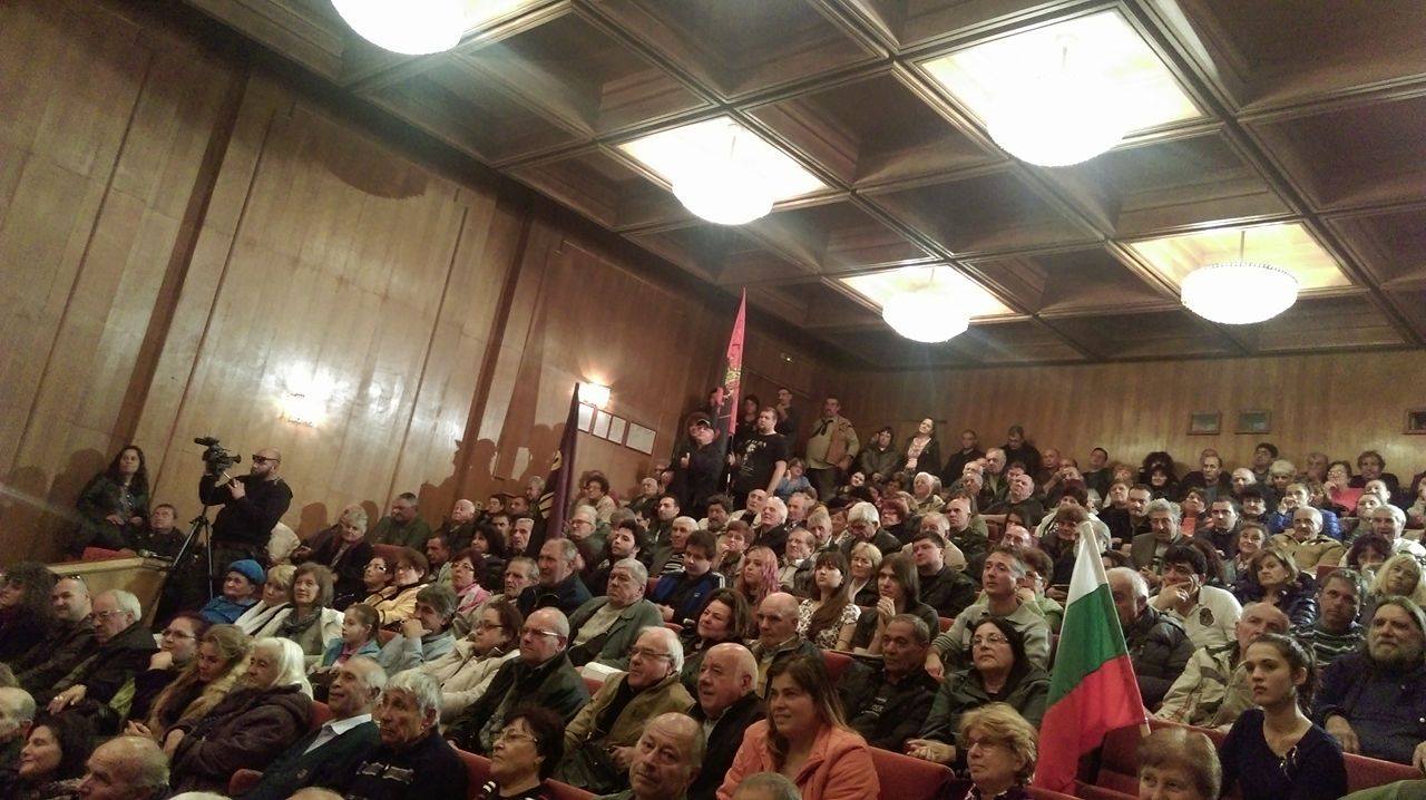 Красимир Каракачанов вдигна на крака препъната зала на Общината