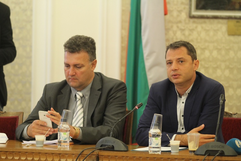 Делян Добрев е призован за обвинение в следствието