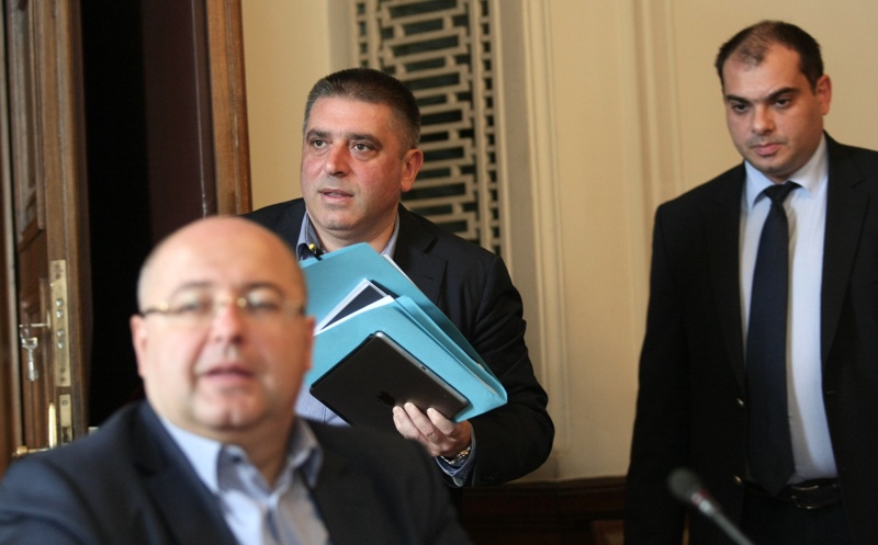 Данаил Кирилов и Четин Казак (на преден план) на заседание на правната комисия в НС