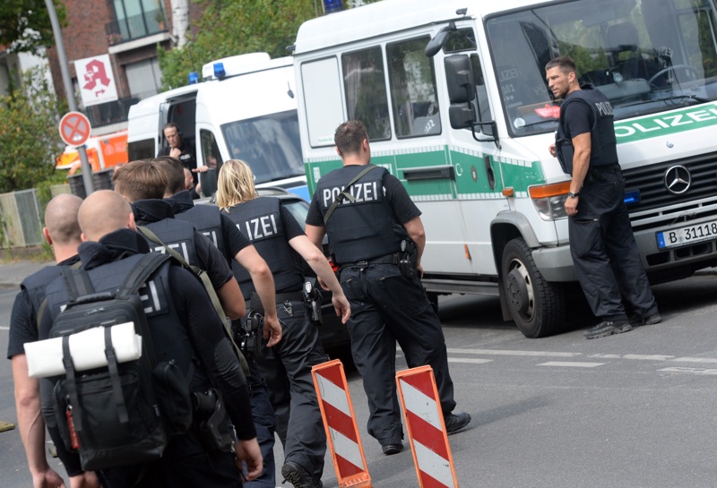 Германската полиция претърсва жилища в много райони на страната