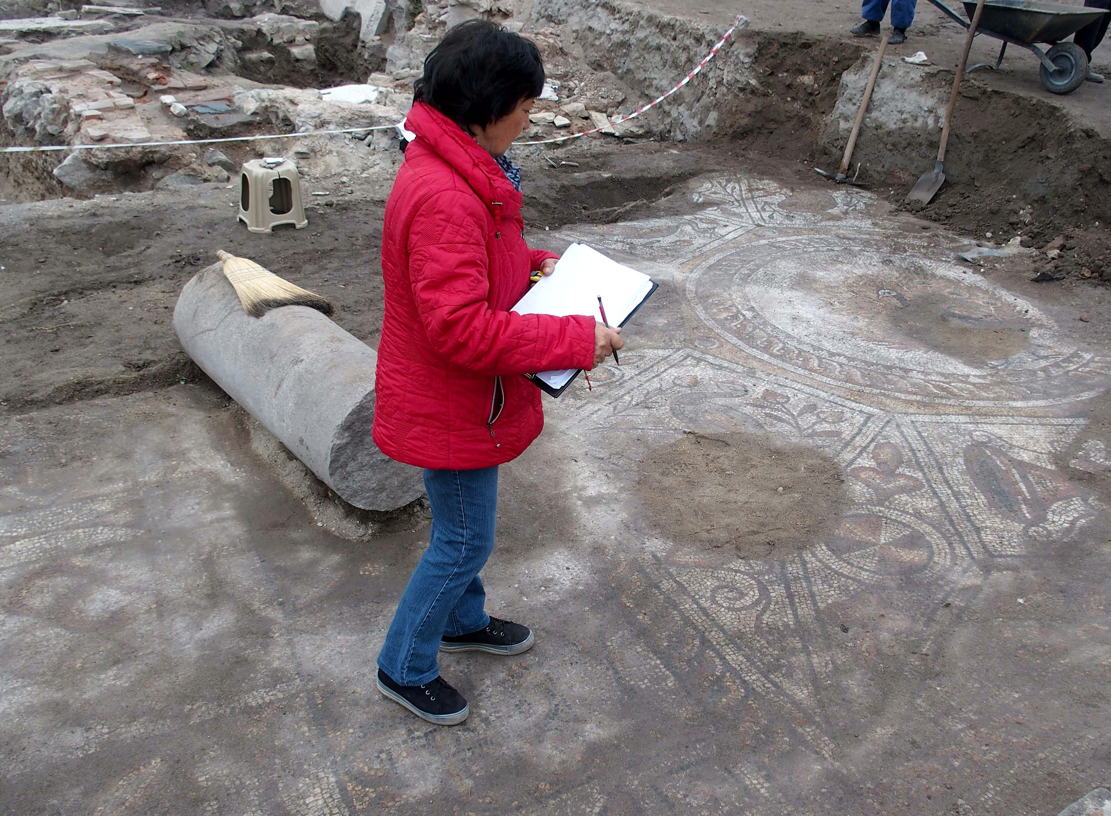 Археолозите откриха разкриха над 20 квадратни метра мозайки в северната част на Голямата базилика в Пловдив