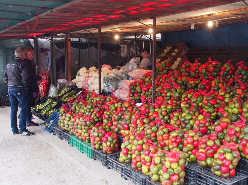 Варненският пазар в сезона на туршиите (снимки)