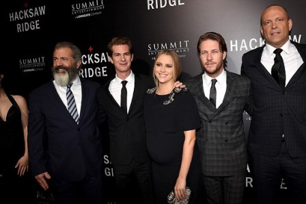 Премиера на "Хребетът Хаксоу", Мел Гибсън с бременната си приятелка