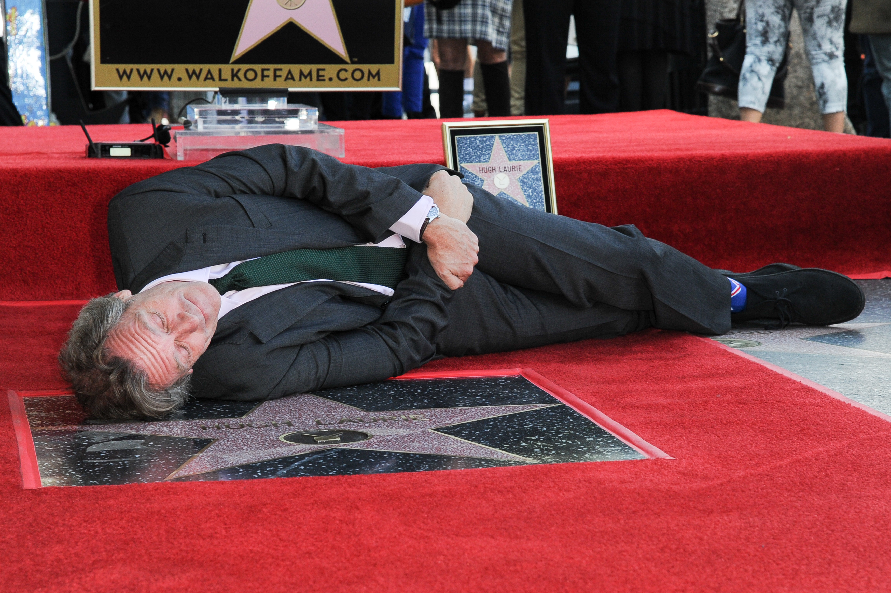 Хю Лори получи звезда на холивудската Алея на славата