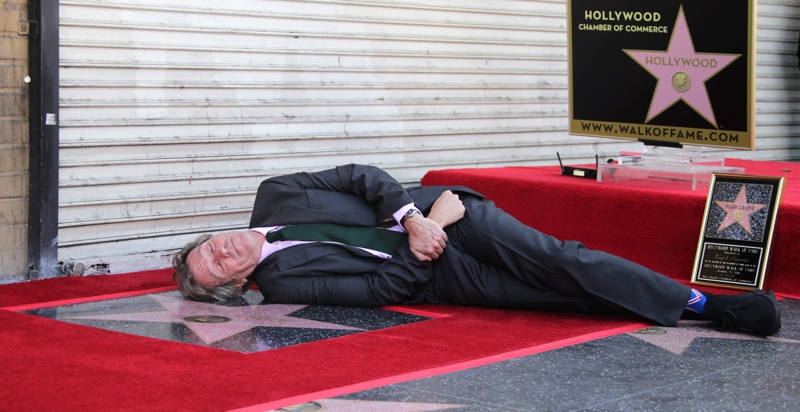 Хю Лори получи звезда на холивудската Алея на славата