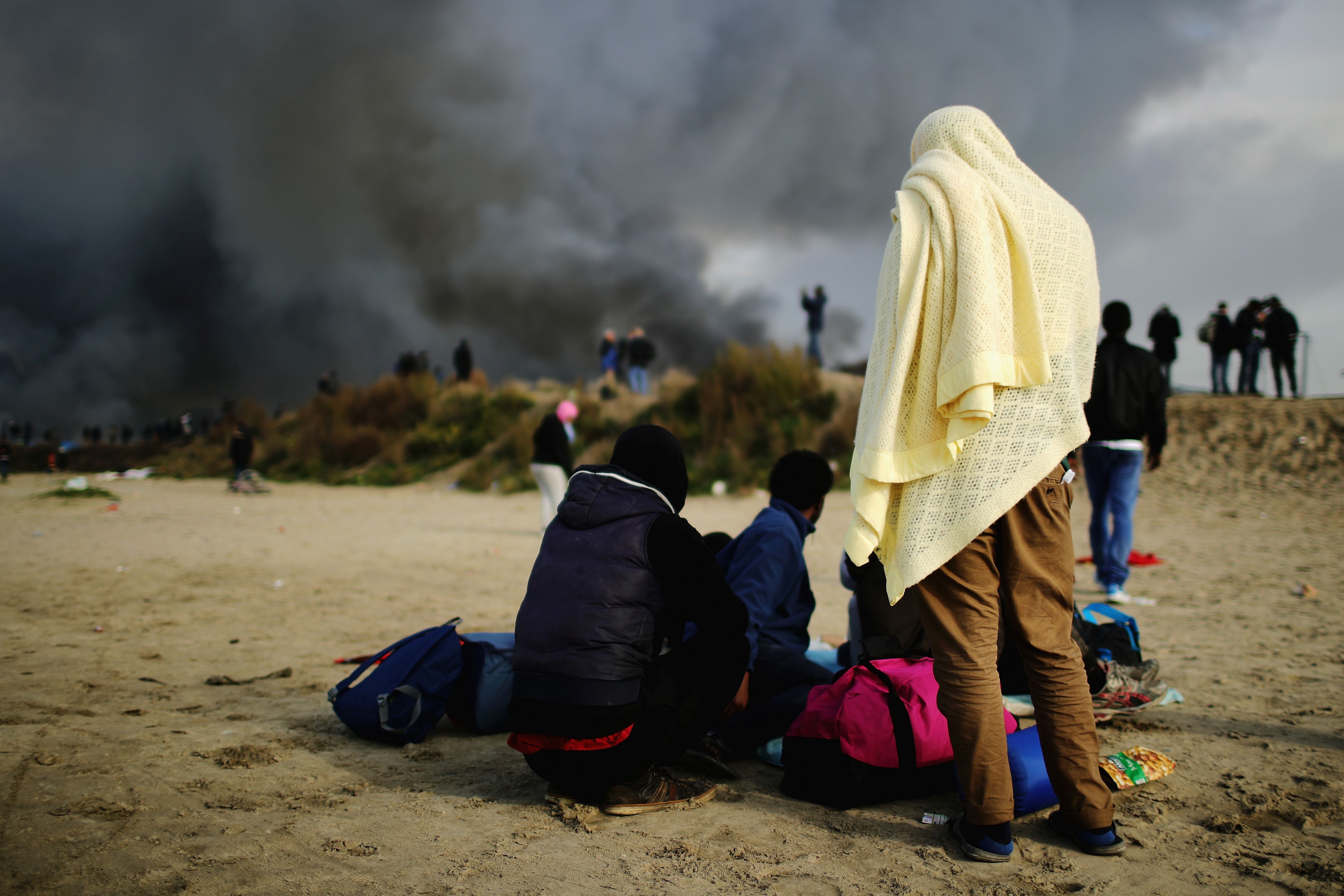 Продължава разрушаването на лагера в Кале, миграните са евакуирани