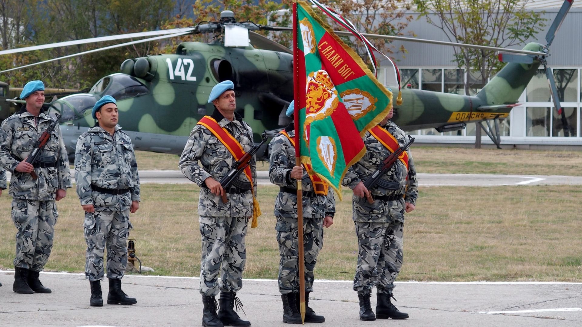 Народното събрание окончателно вдигна пределната възраст за постъпване в армията