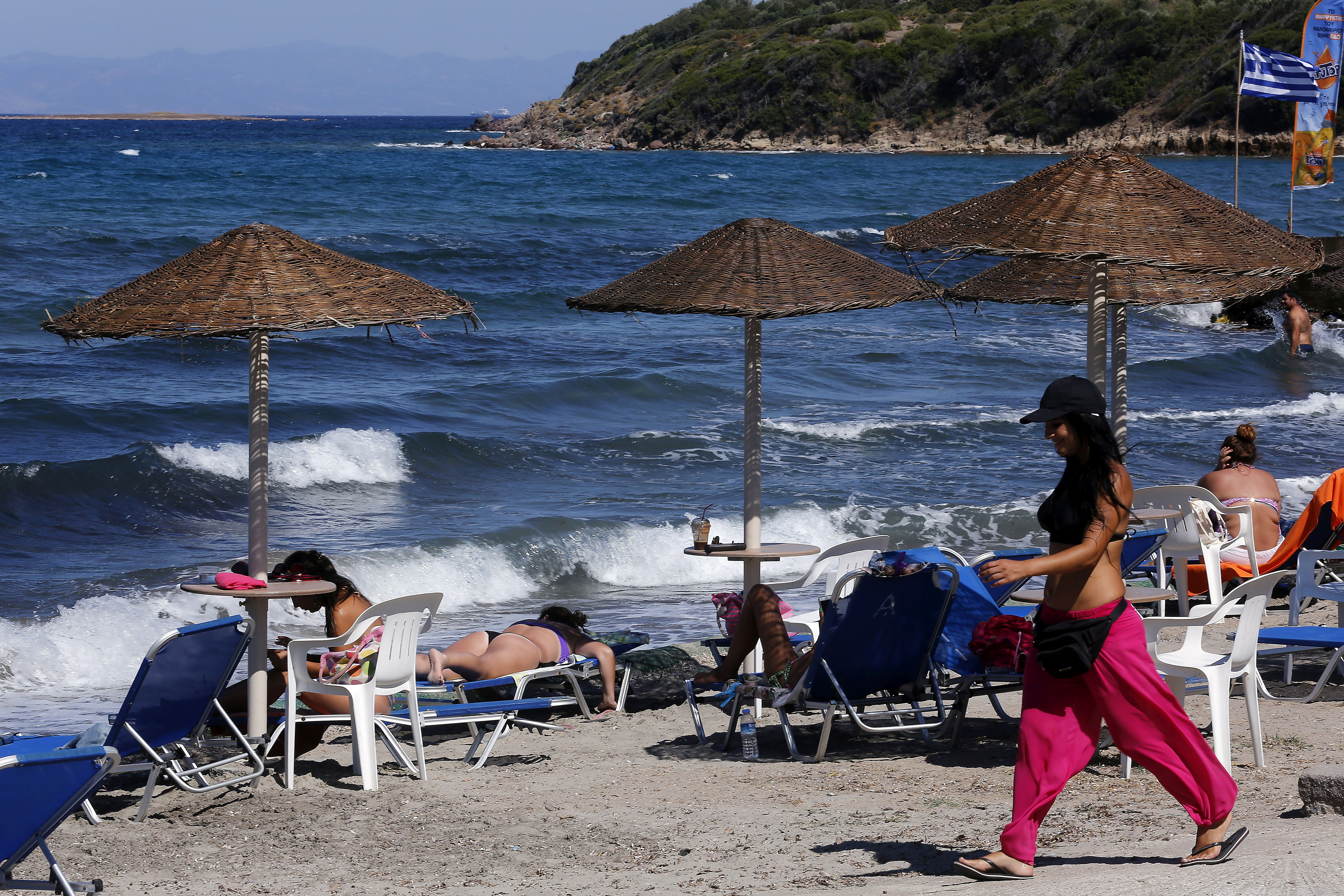 Общинската полиция в Гърция следи непрекъснато за нарушения на туристите