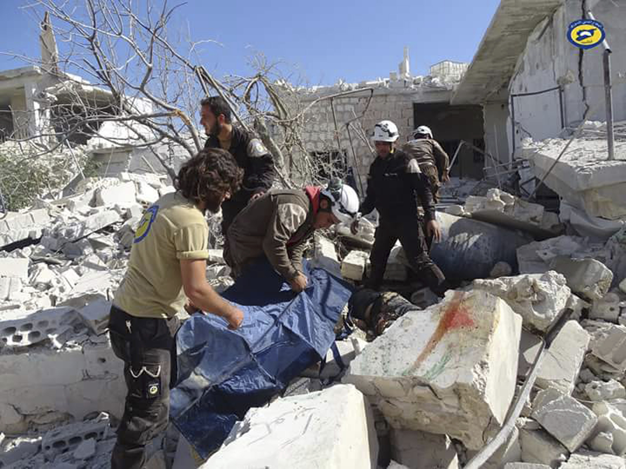 Разрушения и жертви след атаки на военни самолети в Идлиб (Архив)