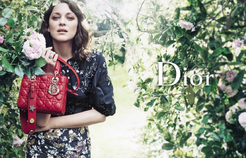 Марион Котияр за Dior