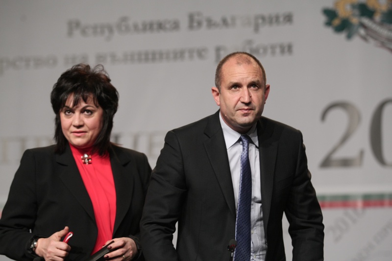 Ген. Румен Радев и лидерът на БСП Корнелия Нинова в НДК в изборната нощ