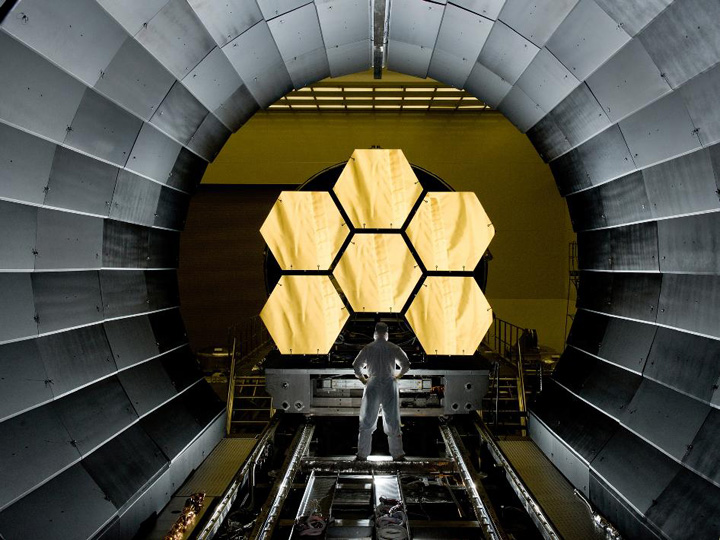 Златните огледала на космическия телескопа „Джеймс Уеб”
