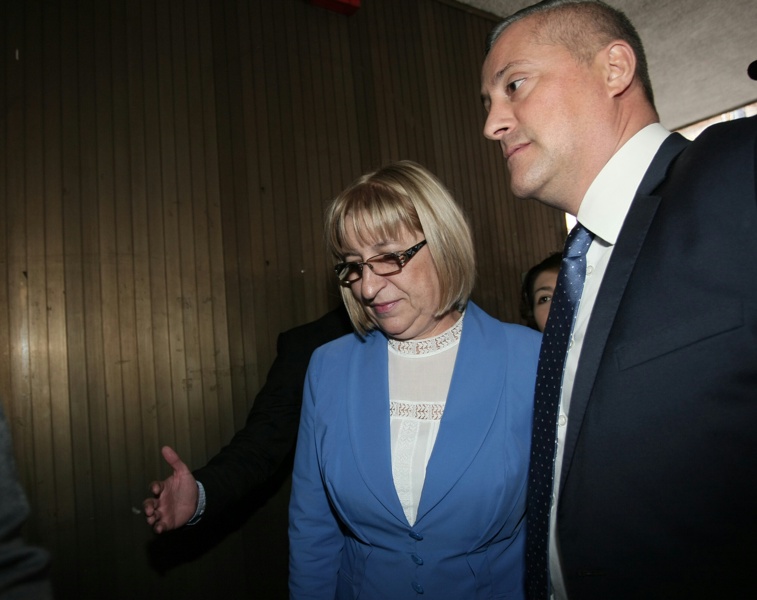 Цецка Цачева беше посрещната от лидера на СДС Божидар Лукарски