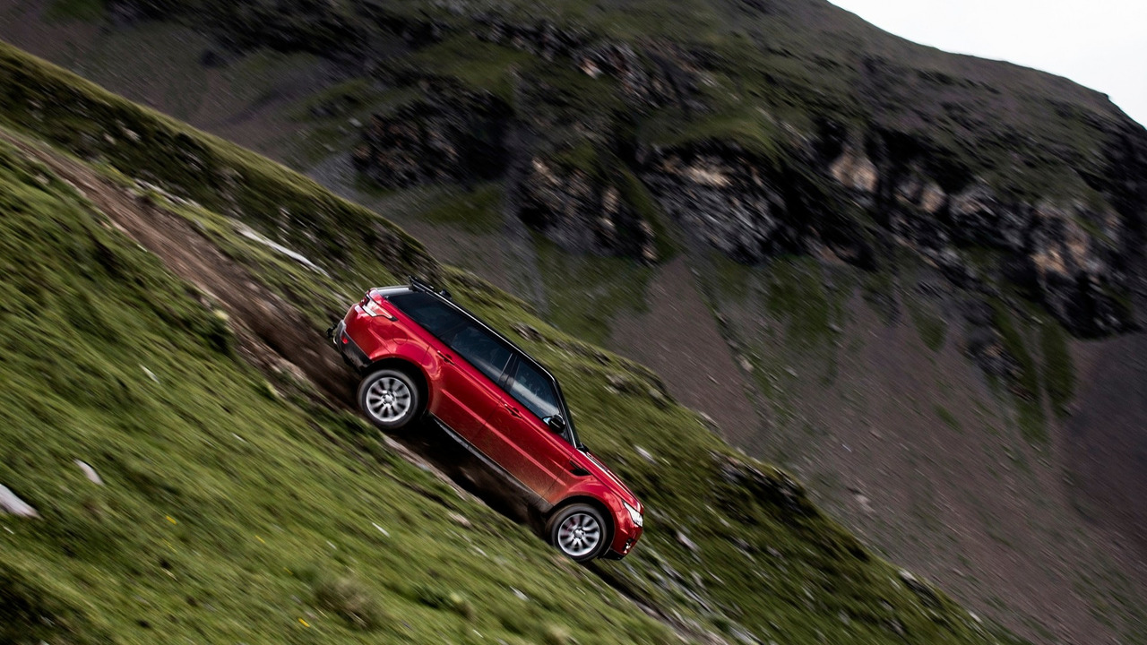Най-лудото планинско спускане с Range Rover Sport (видео)