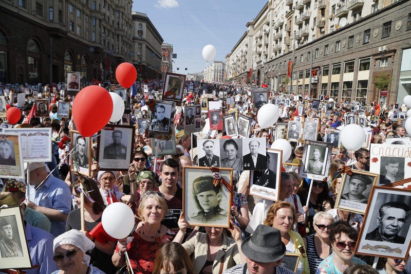 Момент от шествието за Деня на победата в Москва - 9 май 2016 г.