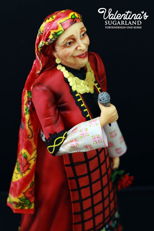 Фигура на Валя Балканска от захарно тесто на Валентина Терзиева