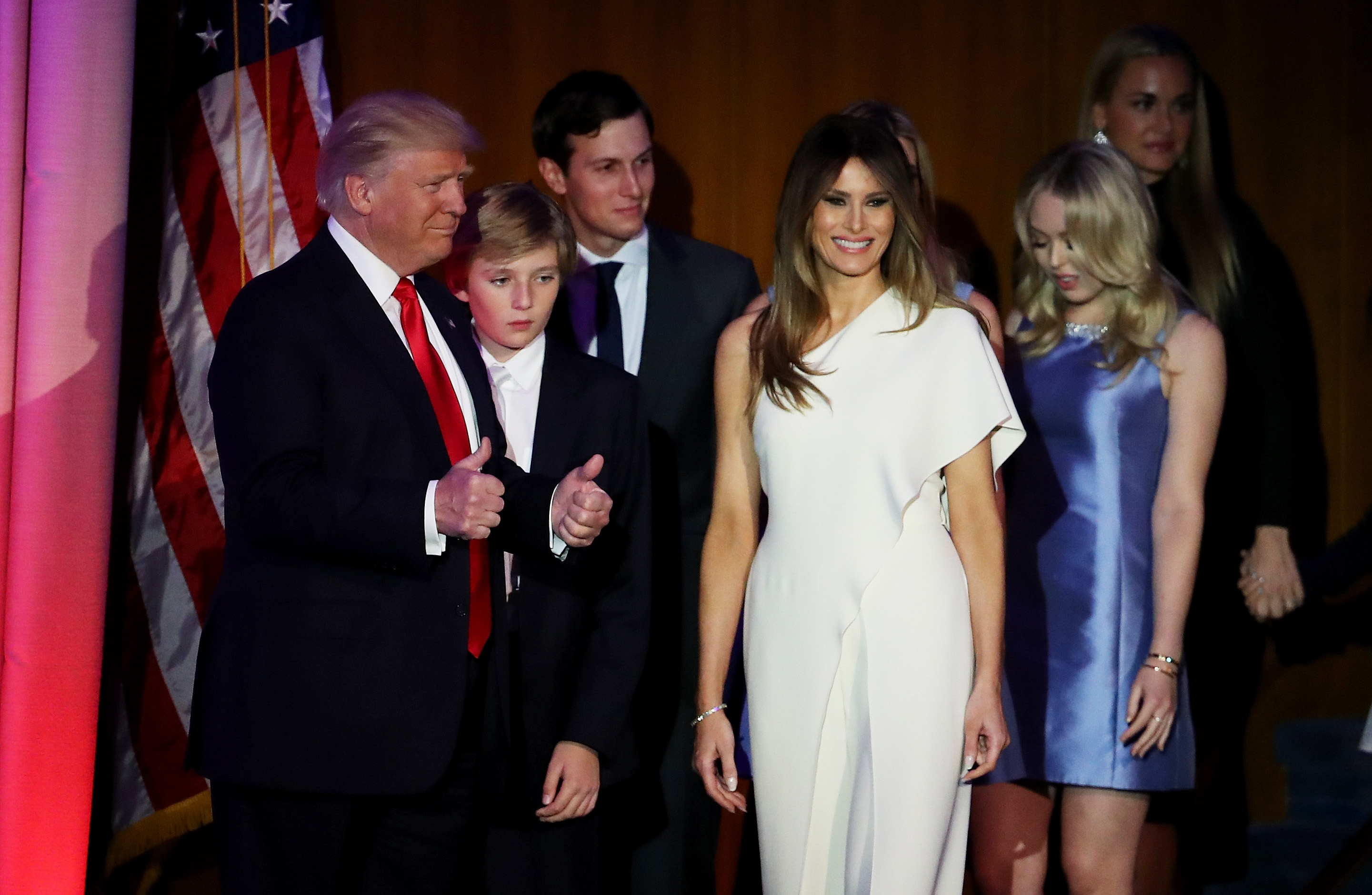 Доналд Тръмп и Мелания Тръмп със сина им Барън в изборната нощ