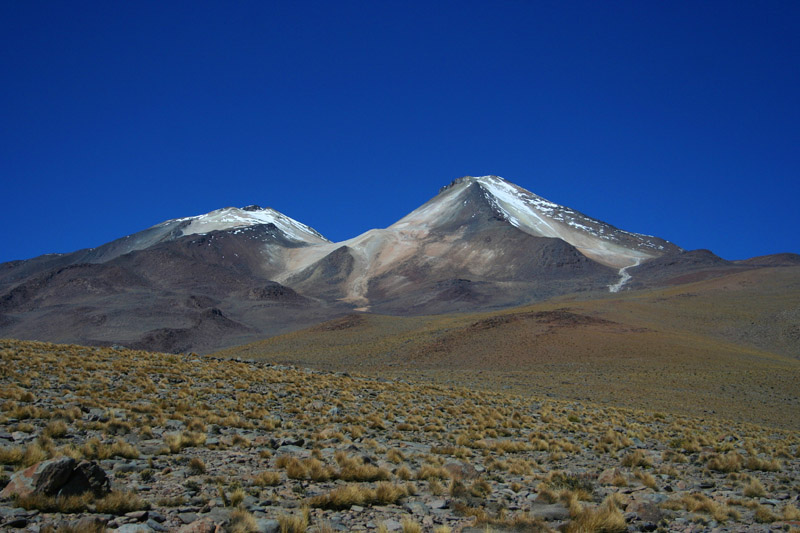 Учени откриха колосално и странно езеро под вулкан в Боливия