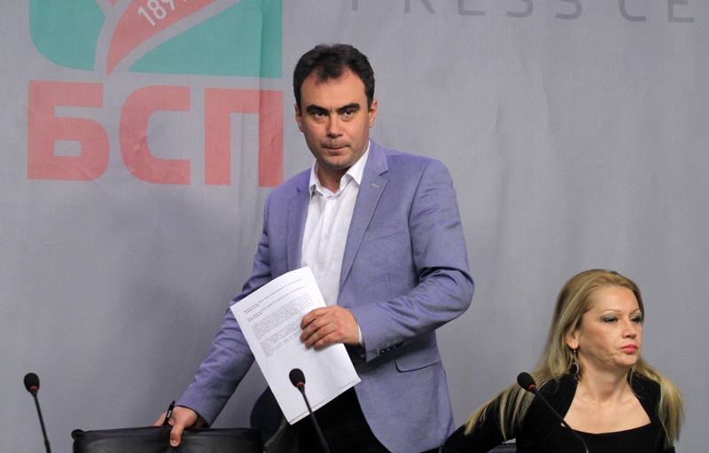 БСП: Турска фирма взима летище София