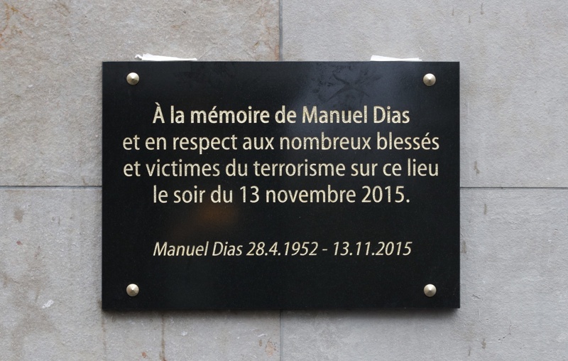 Оланд напомни за жертвите на атентатите в Париж