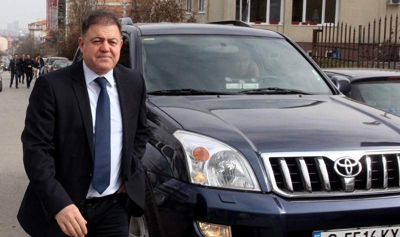 Фирма за пайети шиела дрехи за армията