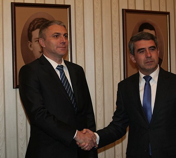 Президентът посрещна лидера на ДПС Мустафа Карадайъ, който заяви, че вървим към предсрочен вот