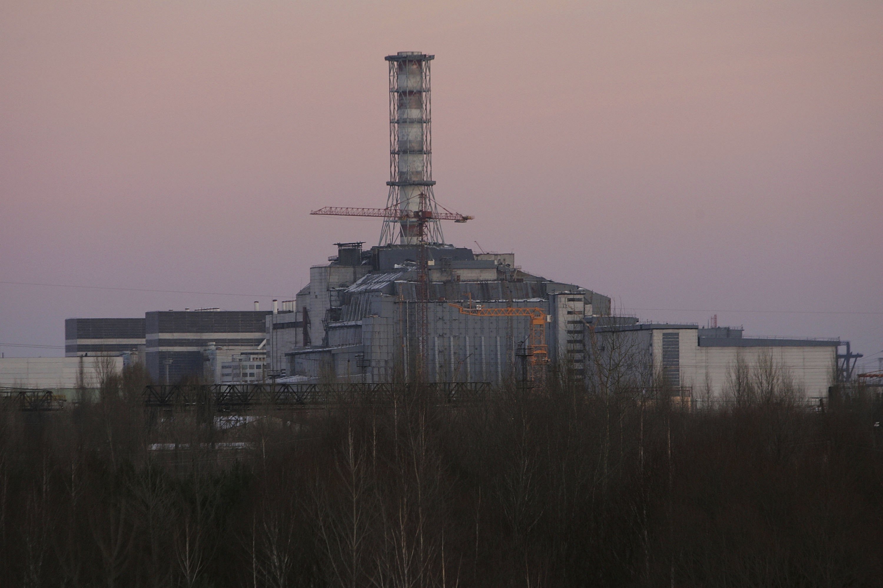 АЕЦ Чернобил преди монтирането на новия саркофаг