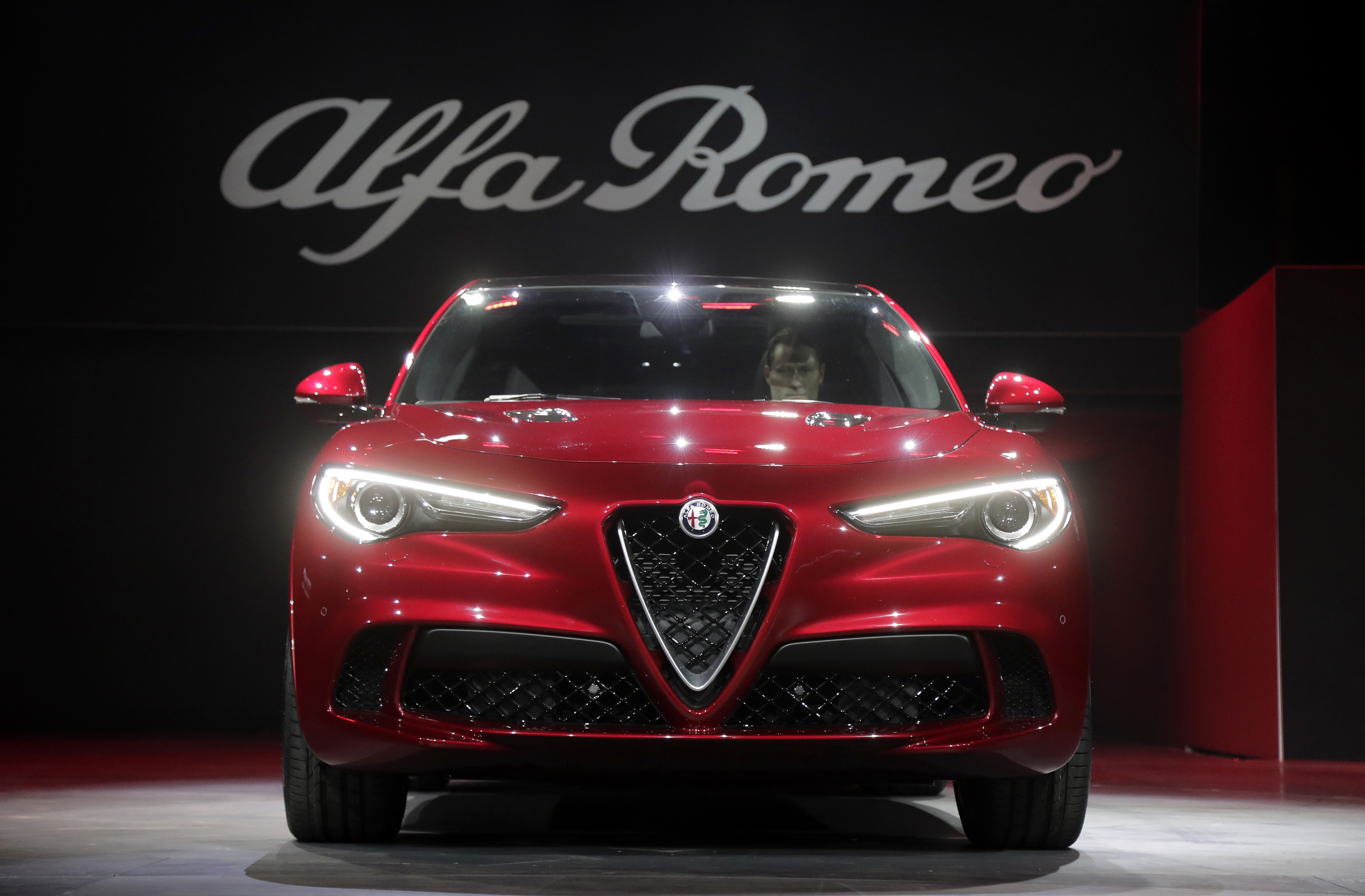 Alfa Romeo представя компактен кросоувър
