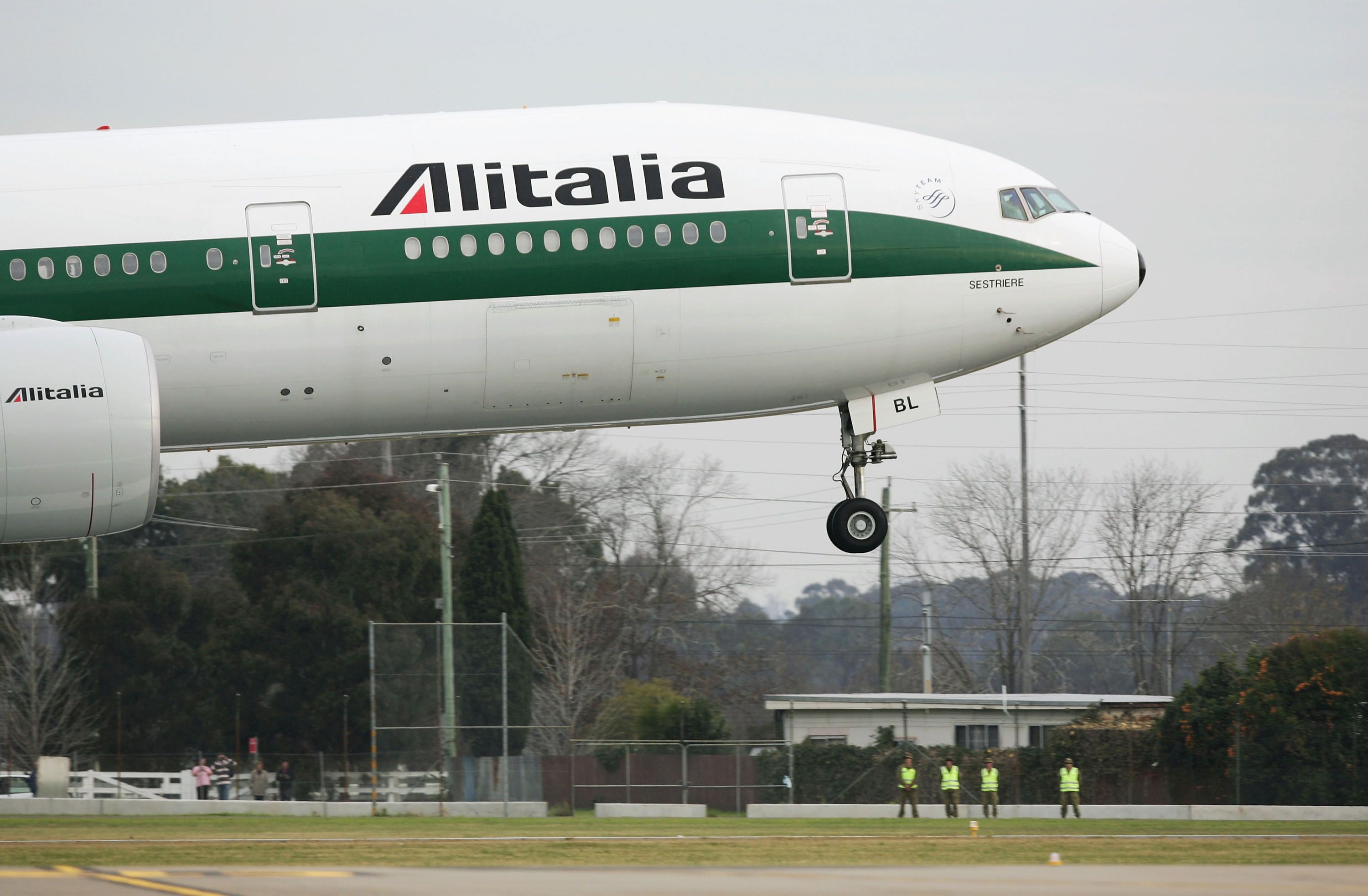 Около 92 процента от пътниците на Алиталия са пренасочени към други полети